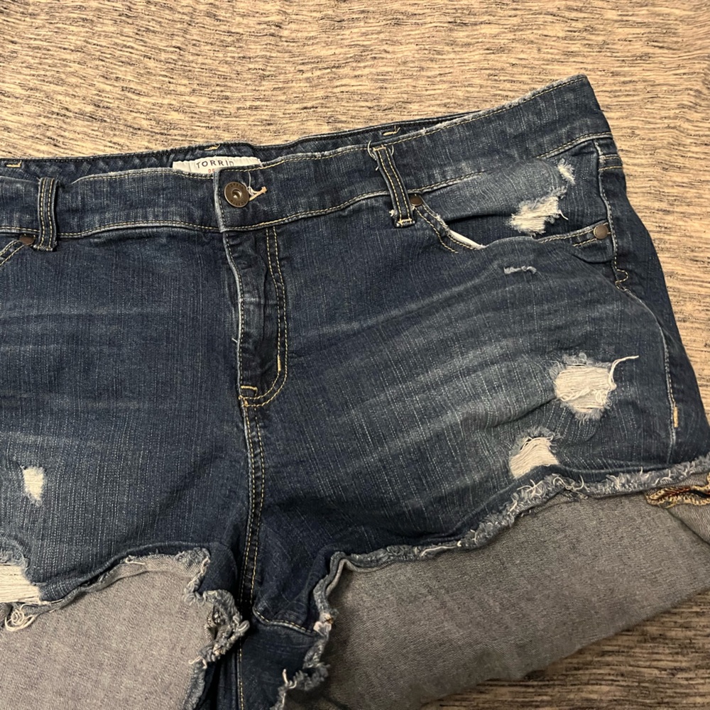 Torrid short